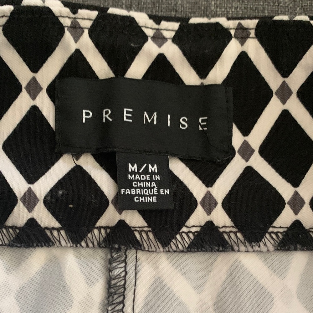 Premise Women's Black and White Patterned Shorts - Picture 5 of 7